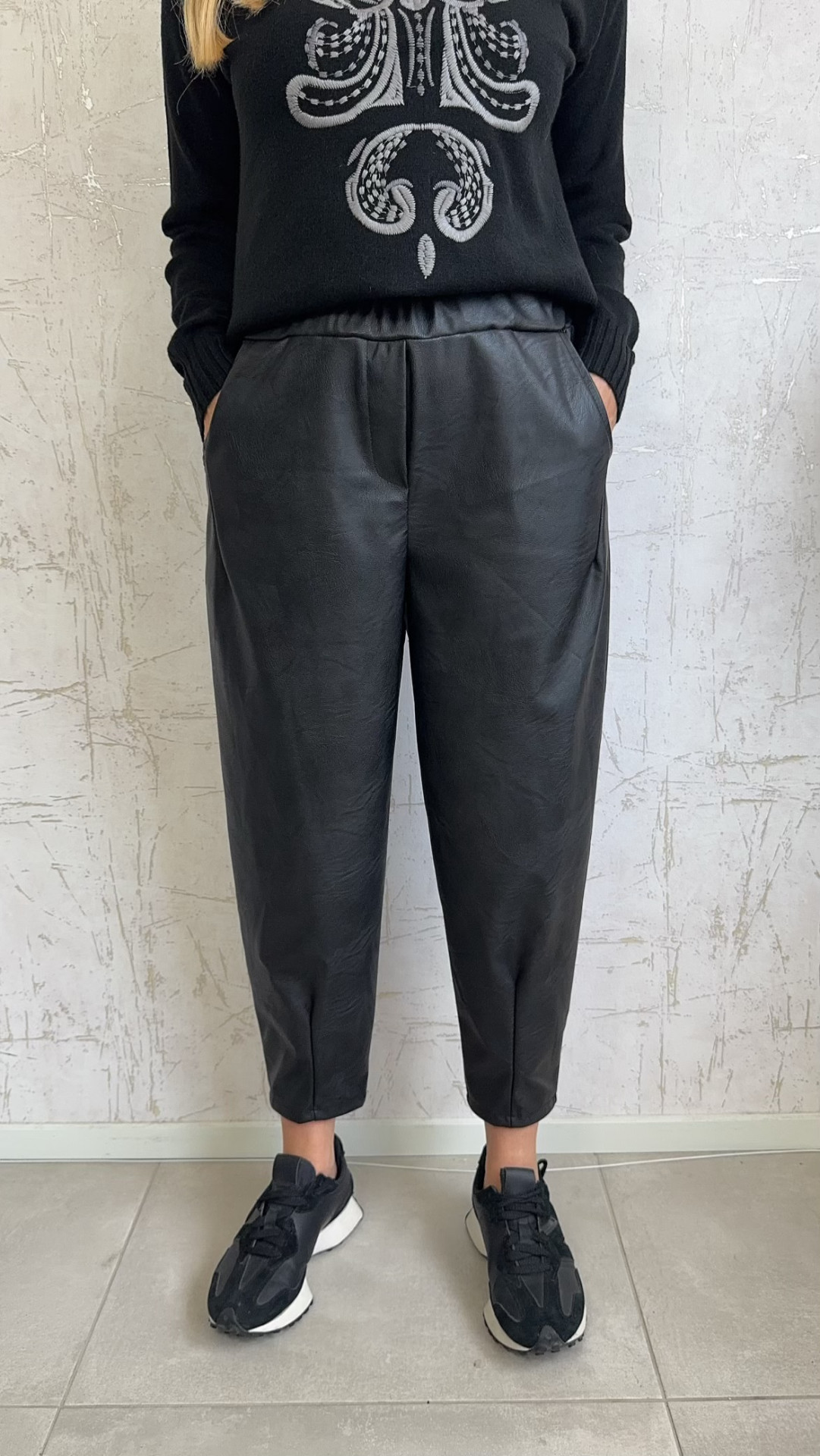 Δερματίνη παντελόνι με λάστιχο στην μέση-Μαυρο