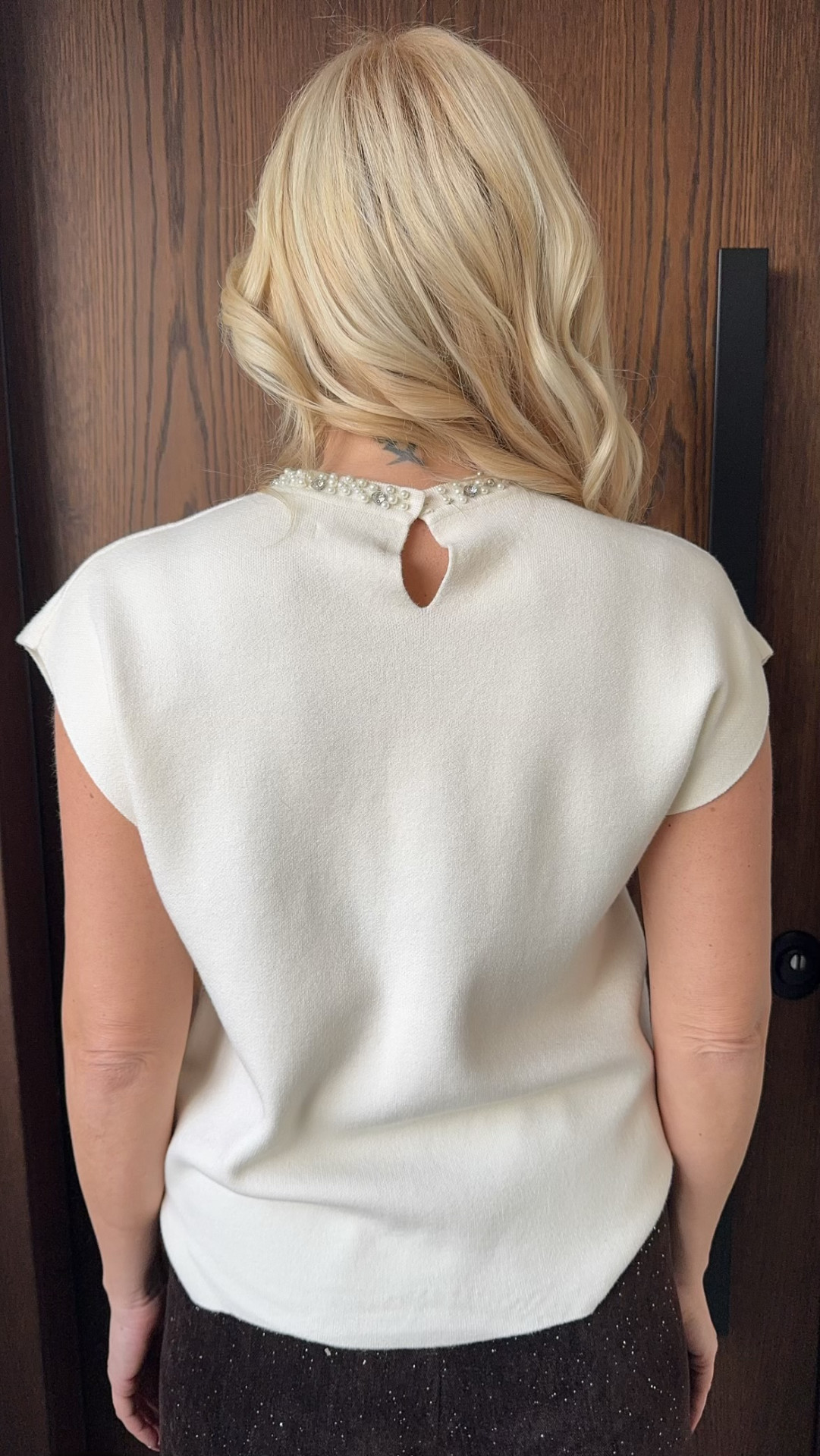 Μπλούζα με στρας στο λαιμό -Εκρου