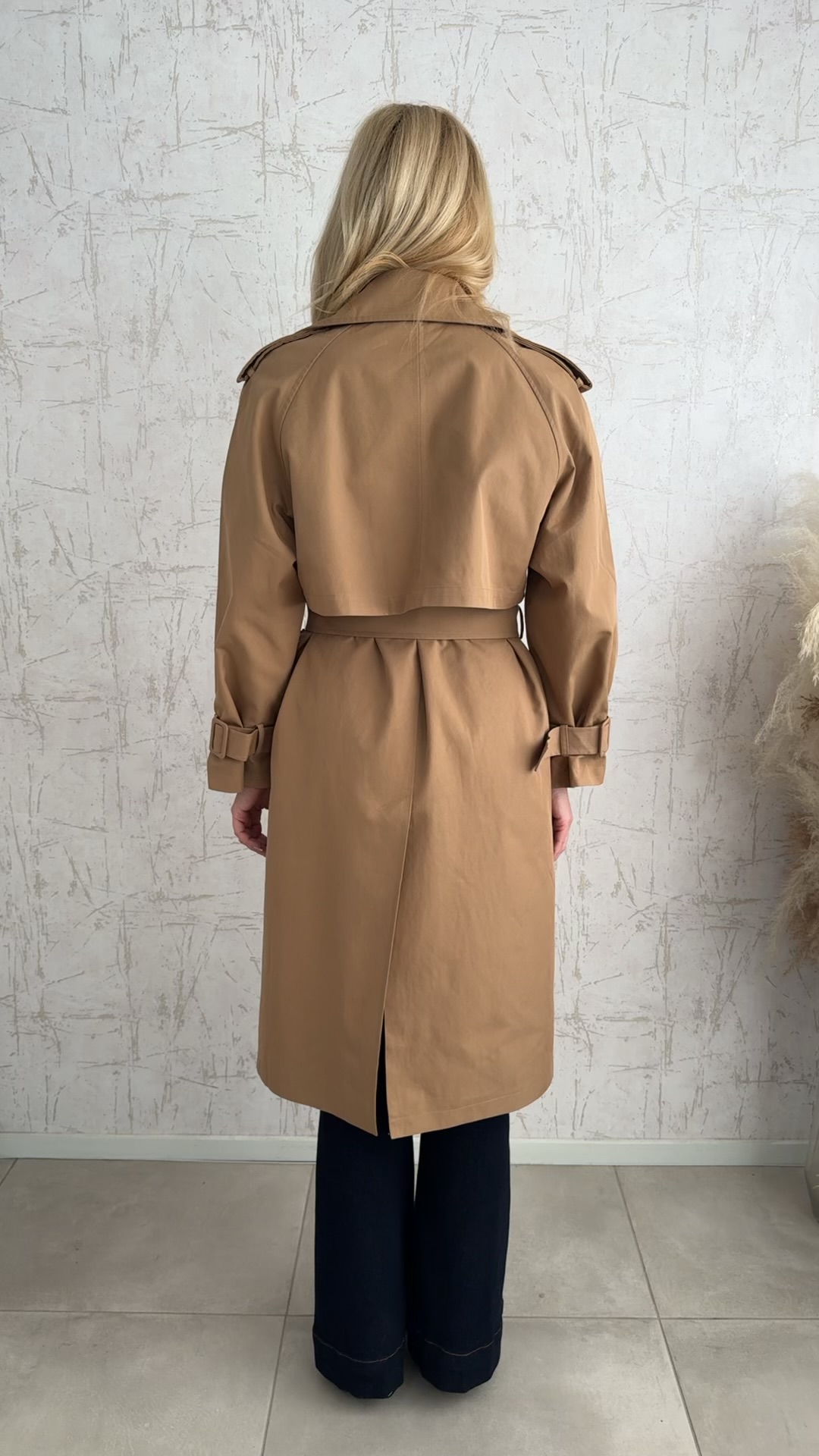 Μακριά καμπαρντίνα με ζώνη