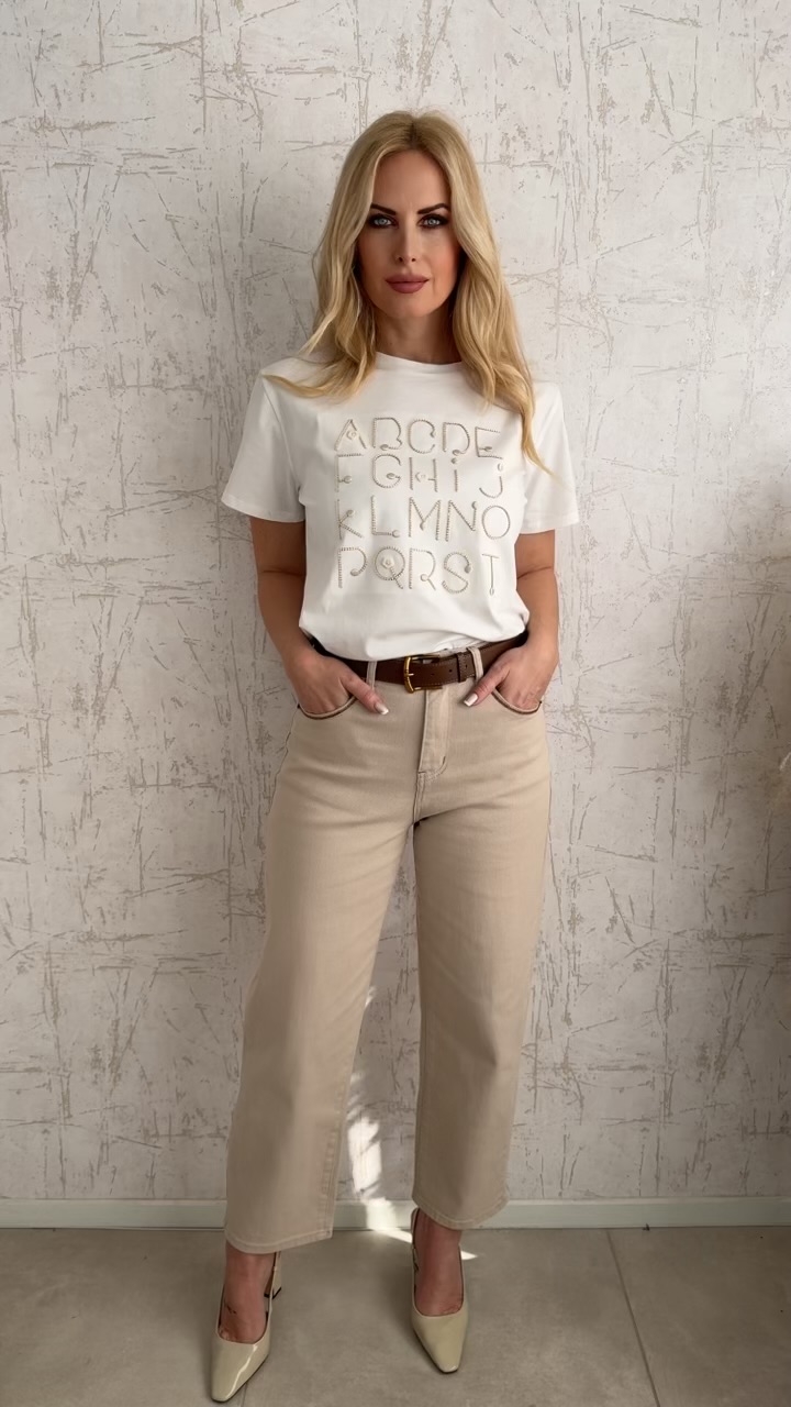 T-shirt με στόλισμα γράμματα