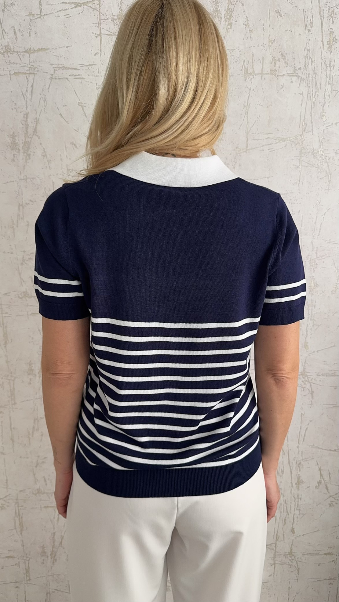 Μπλούζα navy με λευκό γιακά