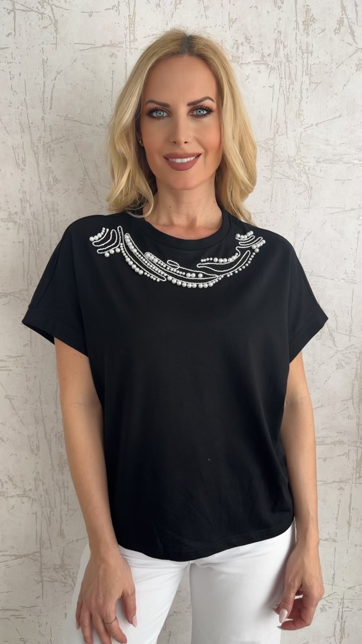 Μπλούζα με πέρλες στο λαιμό