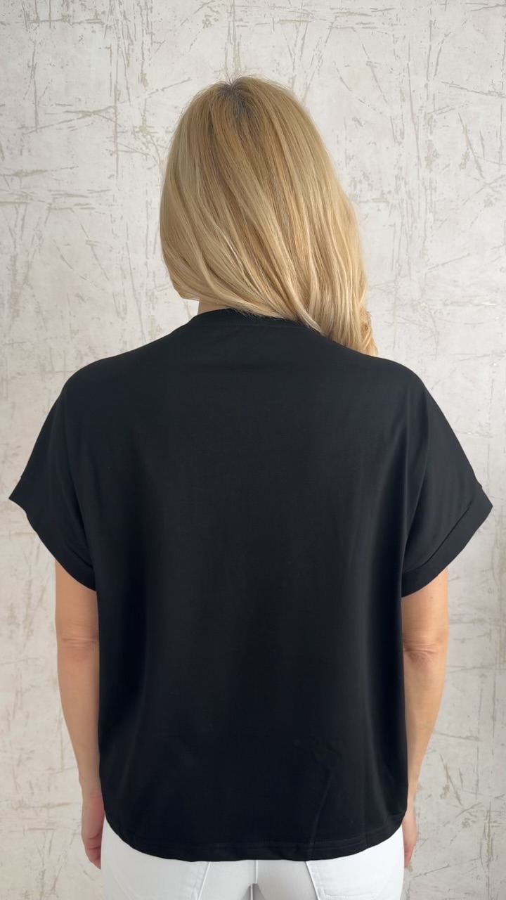 Μπλούζα με πέρλες στο λαιμό