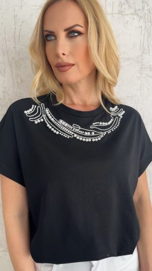 Μπλούζα με πέρλες στο λαιμό