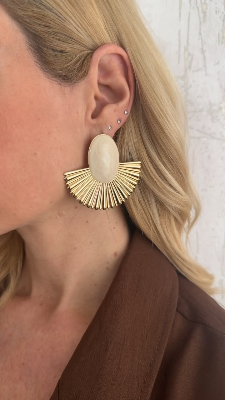 Σκουλαρίκια με εκρου πέτρα και σχέδιο βεντάλια